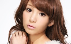 苍井空在厨房被吸奶头电影